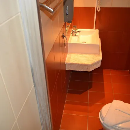 Americana Hotell 2*
