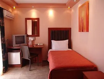 Americana Hotel 2*