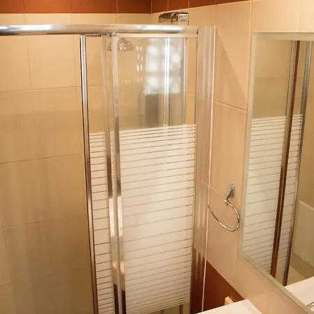 Americana Hotel 2*